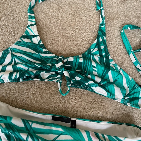 Two piece bikin 🌴 - Picture 2 of 2